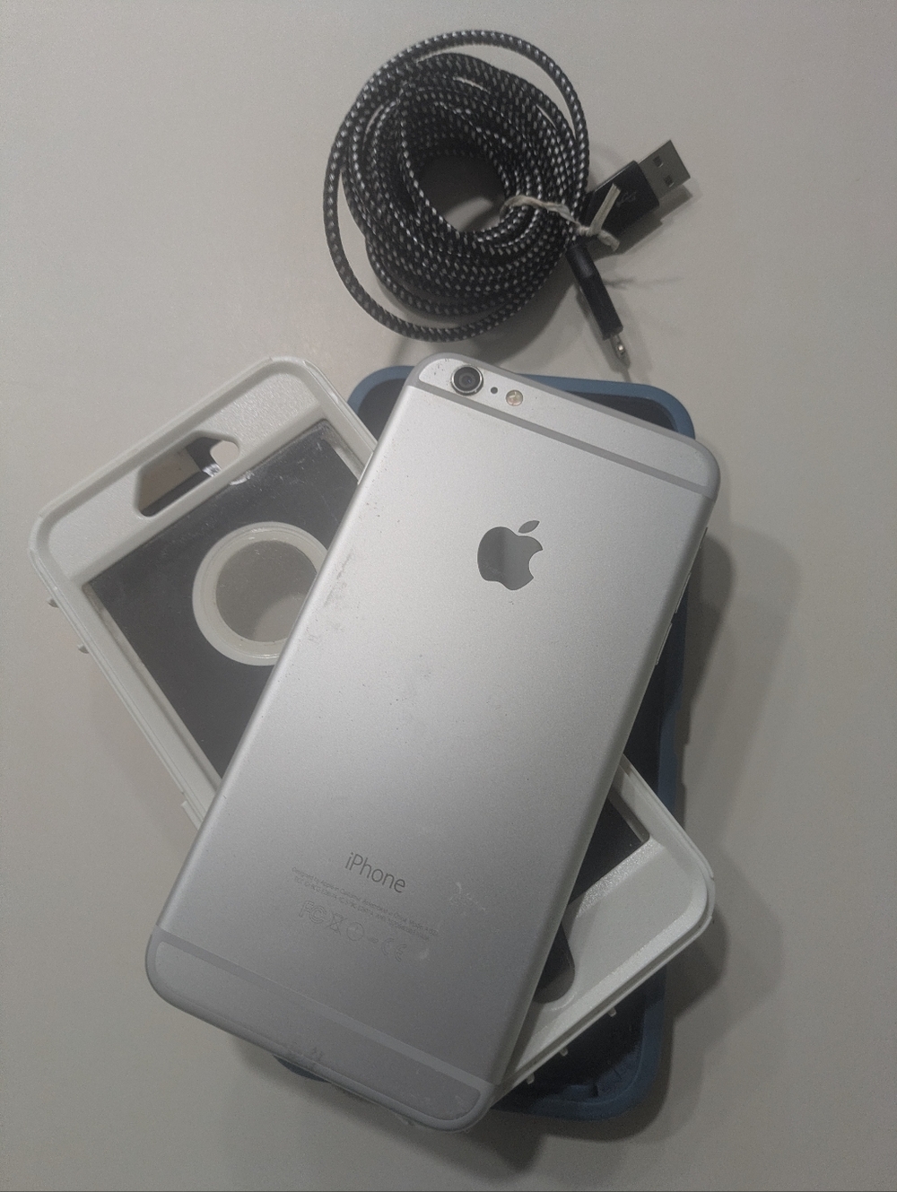 2014 APPLE iPhone 6S Plus 128gb 4.7 inch Smartphone including  Case & Charger